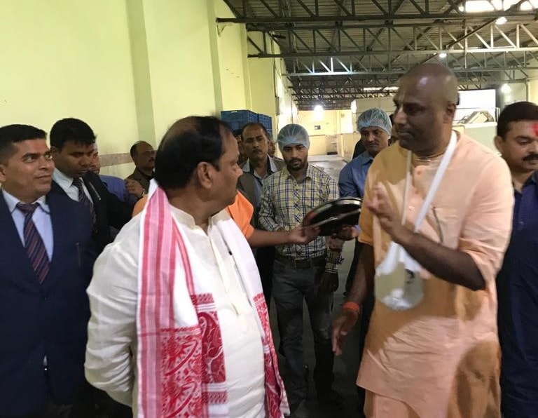 <p>CM Raghubar Das paid a visit to the Akshaya Patra's kitchen in Guwahati today and received all the details of their working, functions and other related information.</p>…