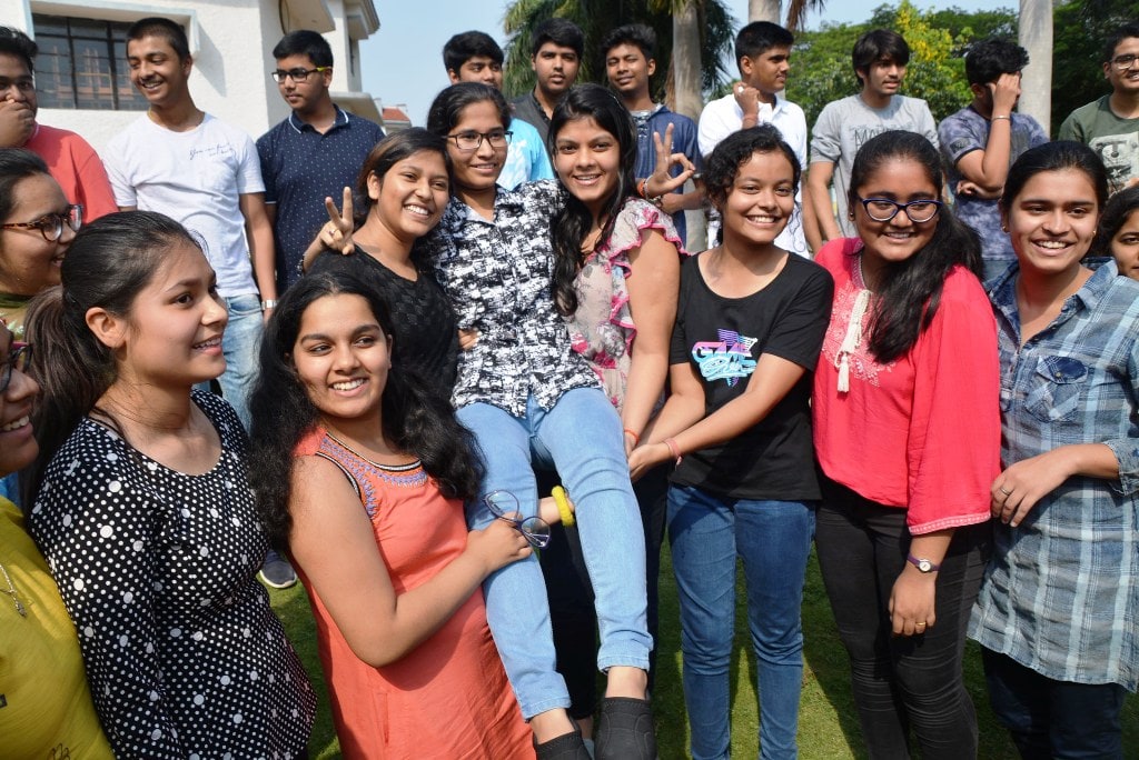<p>Students celebrate their success after the declaration of Central Board of Secondary Education (CBSE)'s class 10th results at a school in Ranchi on Tuesday.</p>
