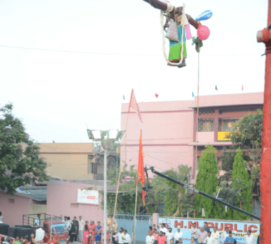 <p>A young devotee performs an acrobatic during the Manda festival in Ranchi on Friday</p>
