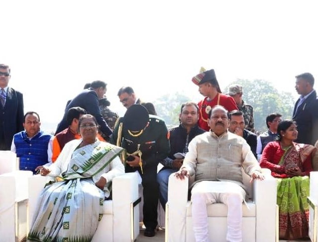 <p>झारखण्ड की राज्यपाल द्रौपदी मुर्मू और मुख्यमंत्री रघुवर दास ने राज विद्या केंद्र द्वारा प्रभात तारा मैदान, धुर्वा में आयोजित “मानवता और शांति का संदेश” विषय पर आयोजित…