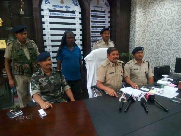 <p>Veteran Maoist Shayam Pahan who carried an award of Rs five lakh on his head was brought to Khunti from Harayana.The police took Pahan,who is accused in over 36 crimianl cases,on…