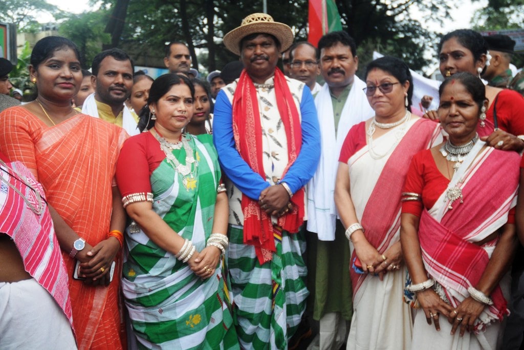 <p>Former Jharkhand Chief Minister Arjun Munda (in traditional cap) along with his wife Meera Munda (Second_L), Ranchi Mayor Asha Lakra (L), MLA Gangotri Kujur (Second_R) and others…