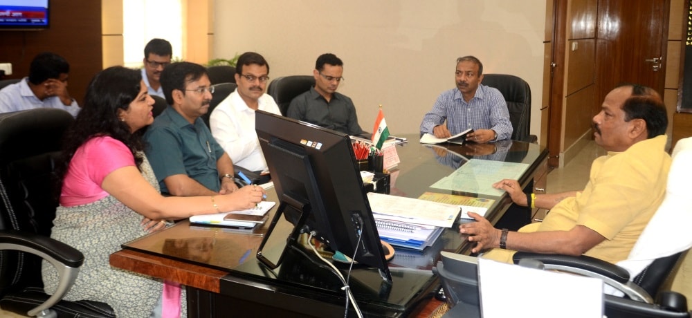 <p>In a Small Scale Industrialists' promotion move,Chief Minister Raghubar Das held a meeting with senior officials such as  Agriculture Secretary Pooja Singhal,Mines, and…