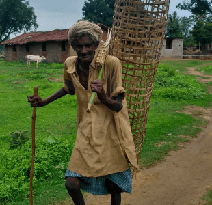 <p>Save Trees.Prevent climate change.In the outskirts of Ranchi, an elderly man carried a bamboo bracket,giving a message- Save Trees.Prevent climate change.</p>
