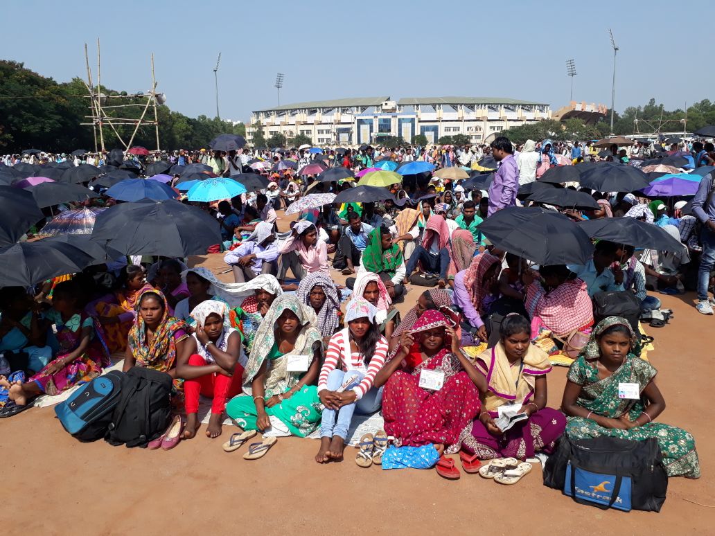 <p>Thousands of people from the Tribal community actively took part in 'Adivasi Sengel Maharally' organised at Morabadi ground, Ranchi on Monday.</p>
