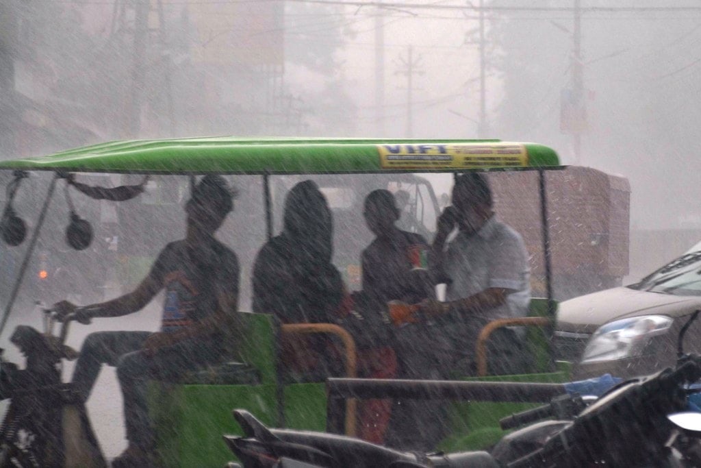 <p>People travel in the rain as monsoon showers begin in Ranchi, Jharkhand on Saturday, June 5, 2018.</p>
