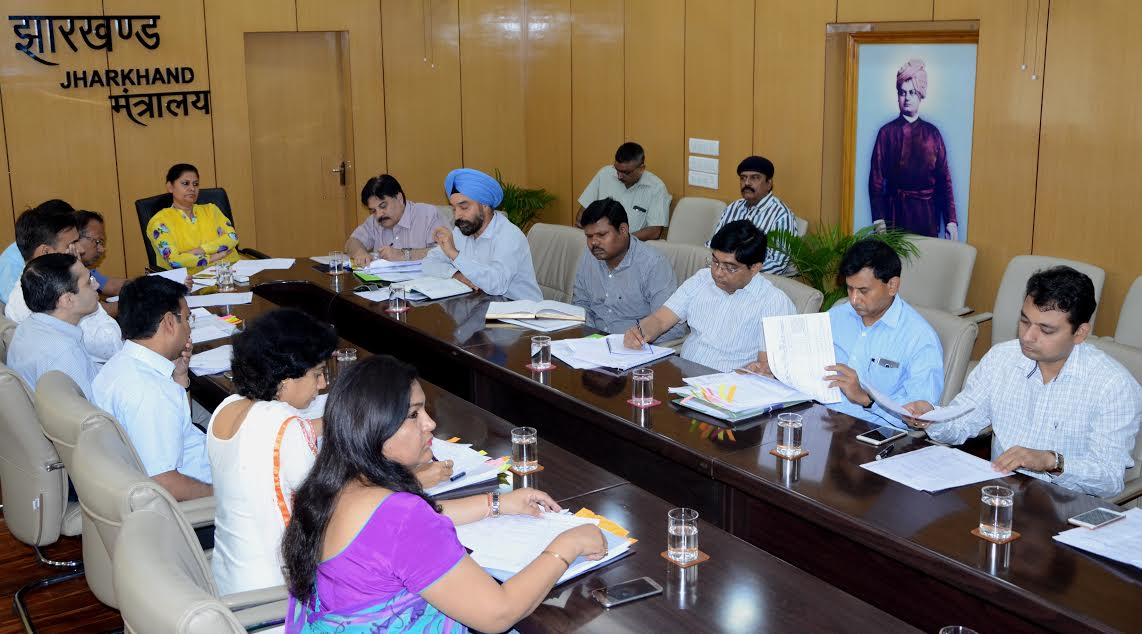 <p>Jharkhand chief secretary Rajbala Verma today directed heads of departments to make the last unit of the department accountable.</p>
