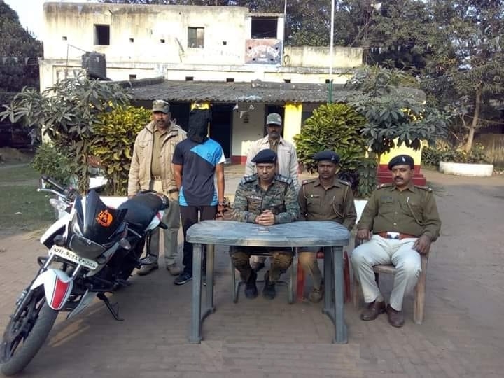 <p>Police success. On a tip-off, the police in Ramgath arrested one accused and recovered a mobile and one mo-bike in a loot case dating back to November 21 in Patratu Police station…