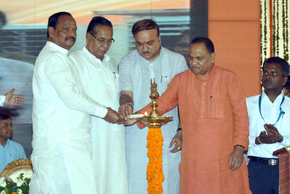 <p>Union Minister of Chemical and Fertilizers,Ananth Kumar,with Chief Minister,of Jharkhand State,Raghubar Das during inauguration of Central Institute of Plastics Engineering…