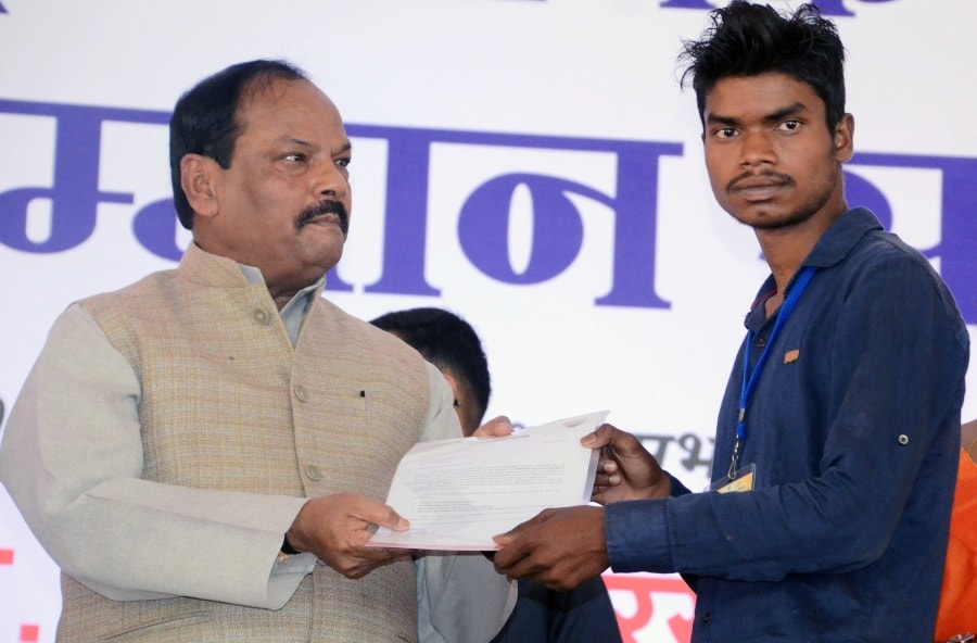 <p>In accordance with the government policy,every Worker/Labour will get monthly pension of Rs 750,said Chief Minister Raghubar Das on the occasion of International Labour Day.</p>…