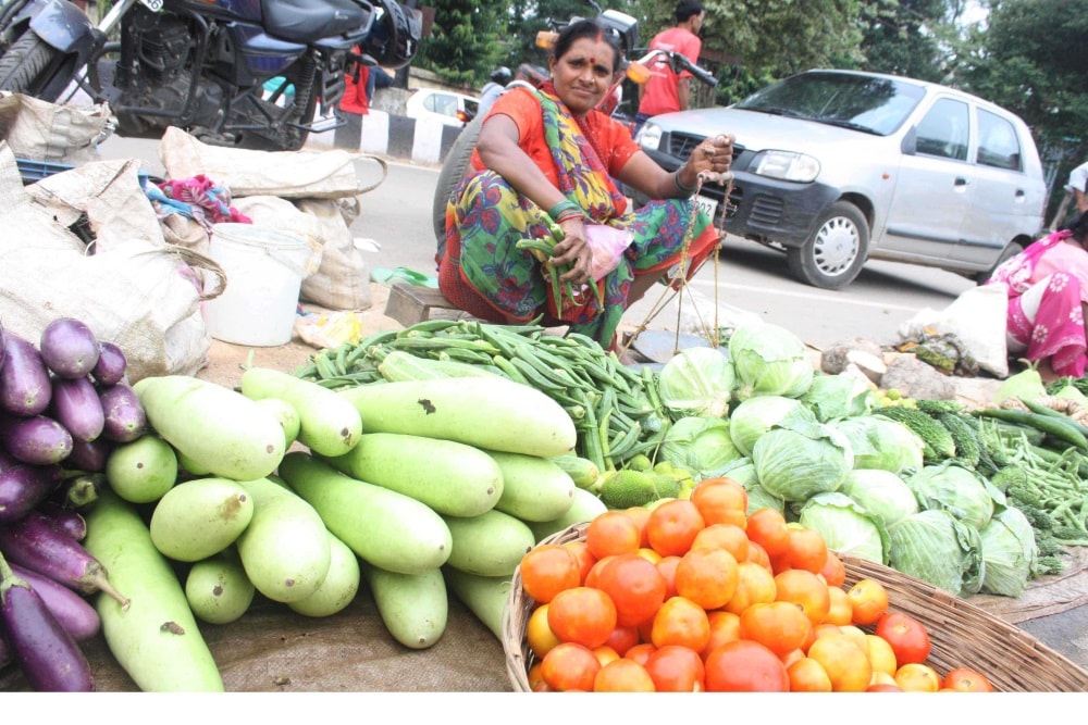 <p>None of these vegetables were selling in single digit per kg in Ranchi.The costliest was tomato at Rs 80 per kg.</p>
