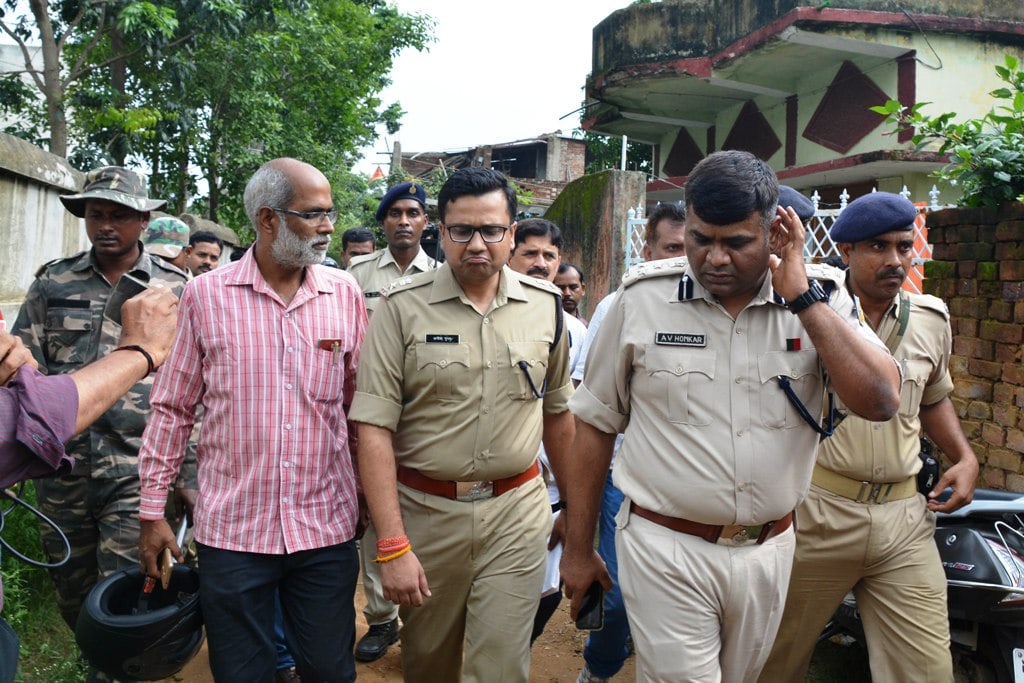 <p>Ranchi Range Deputy Inspector General of Police A.V. Homkar with SSP Ranchi Anish Gupta emerge after carrying out investigation from the house where seven members of a family allegedly…