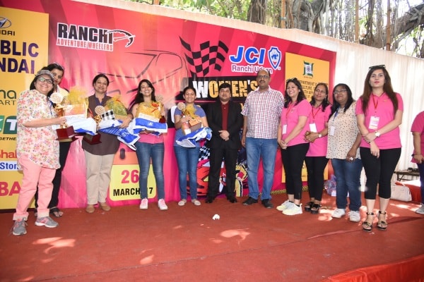 <p>JSI,Ranchi Organisers of the Car Rally in Ranchi stand together at the stand up desk in Jharkhand capital -Ranchi  </p>
