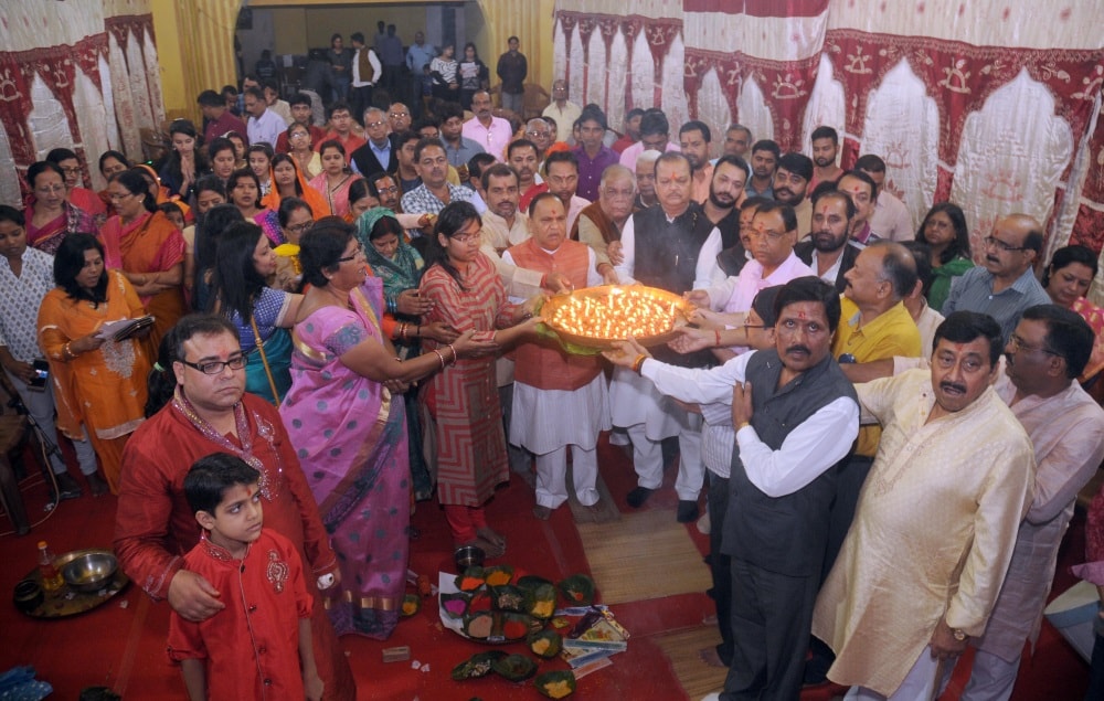 <p>Devotees Perform Chitra Gupta Puja at Ashok Nagar and Bihar Club </p>
