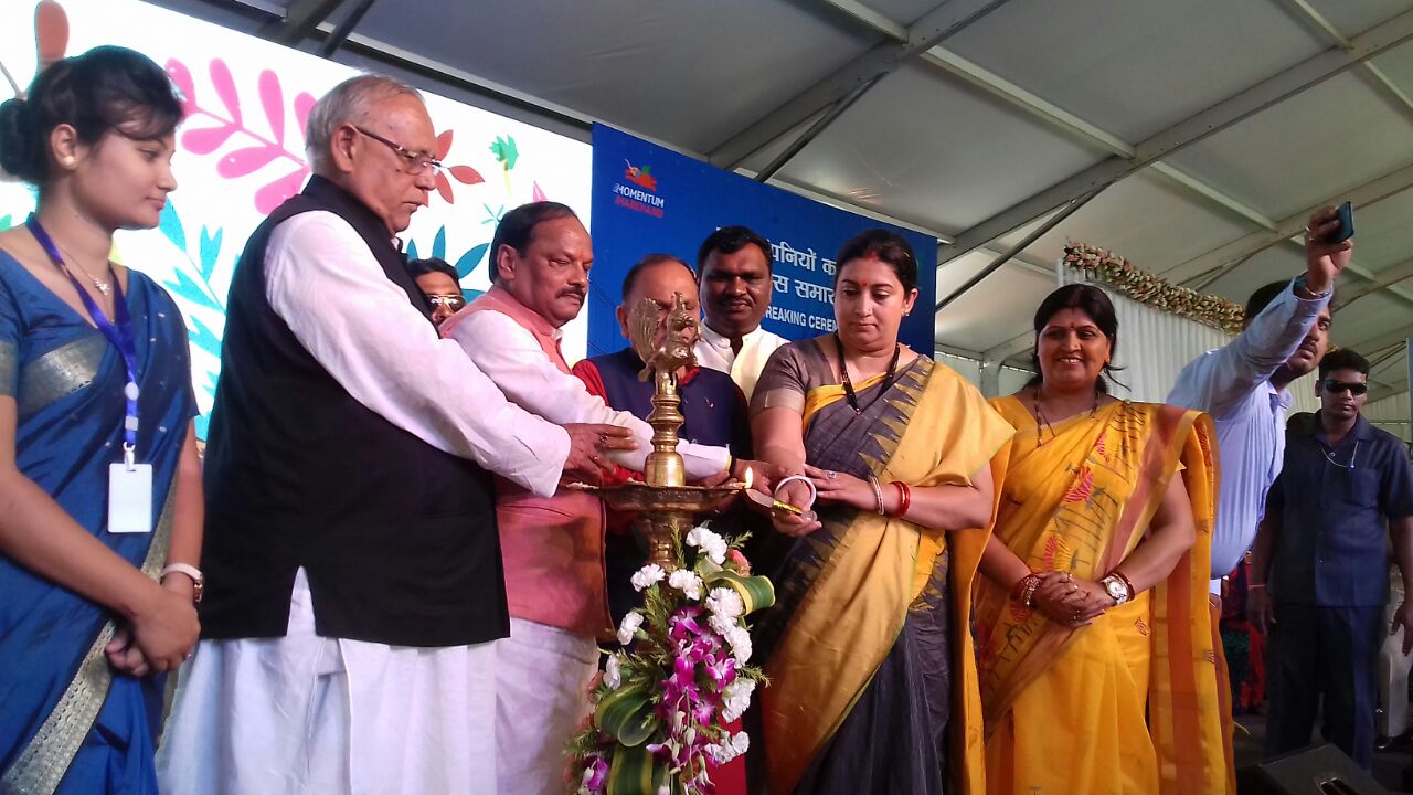 <p>CM Raghubar Das and Union Minister Smriti Irani took part today in Momentum Jharkhand- 2 in Jamshedpur where they laid foundation stones of 70 companies and inaugurated 2 companies.In…