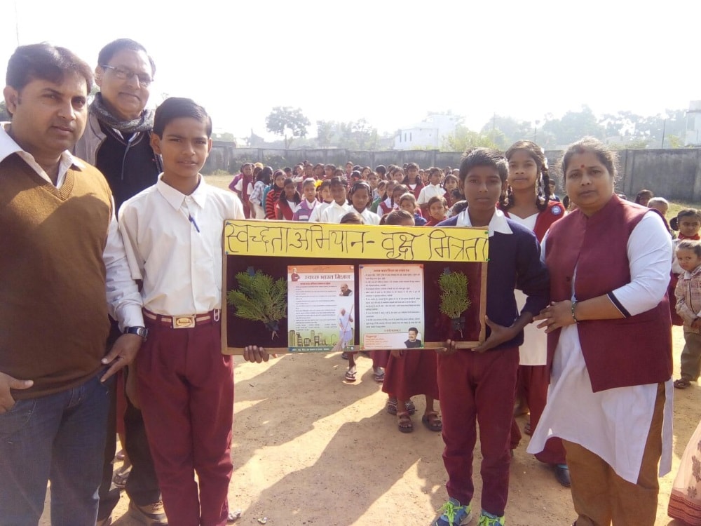 <p>Swacchata Abhiyan took a twist today when the ruling BJP's Ranchi Mahanagar Coordinator Dr Anuradha Prasad led a team and planted trees inside the state government run school…