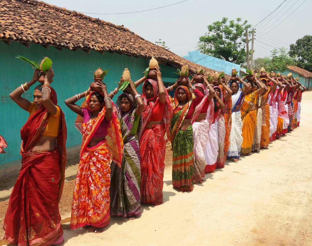 <p>The women of Bedamundui panchayat in Jharkhand walked for one and half KM,carrying earthen bottles of water to observe Satyanarayan Puja.They are slated to participate in Kalash…