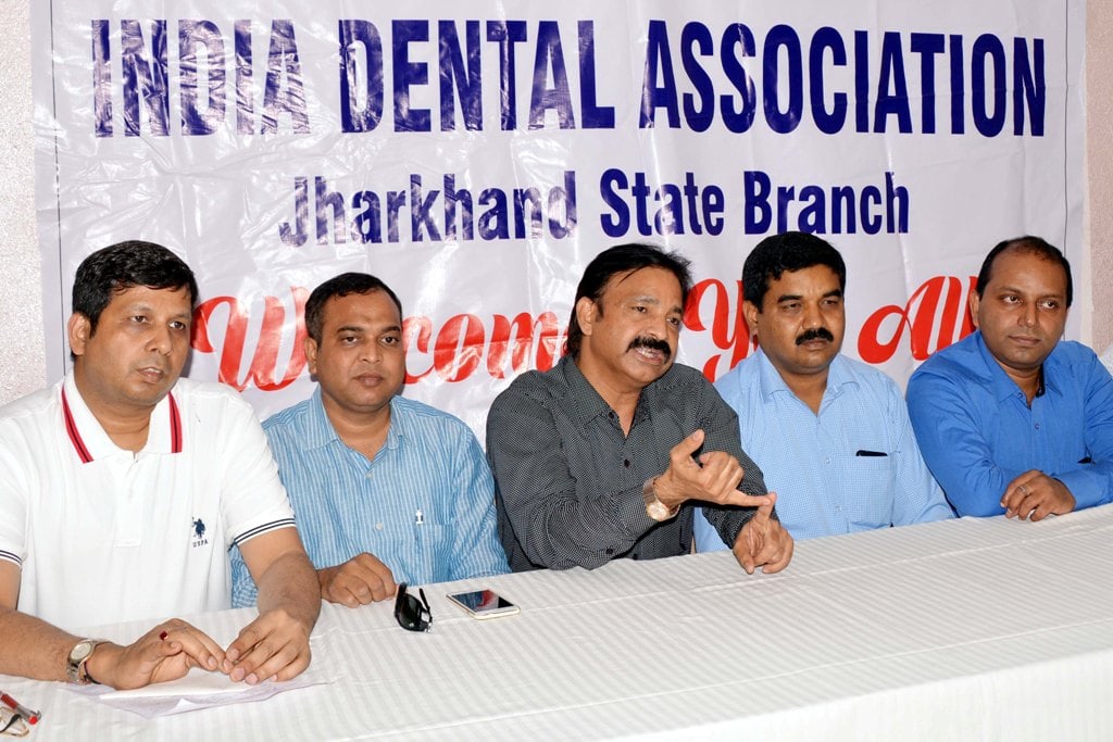 <p>Members of India Dental Association during a press meet in Ranchi on Wednesday.</p>
