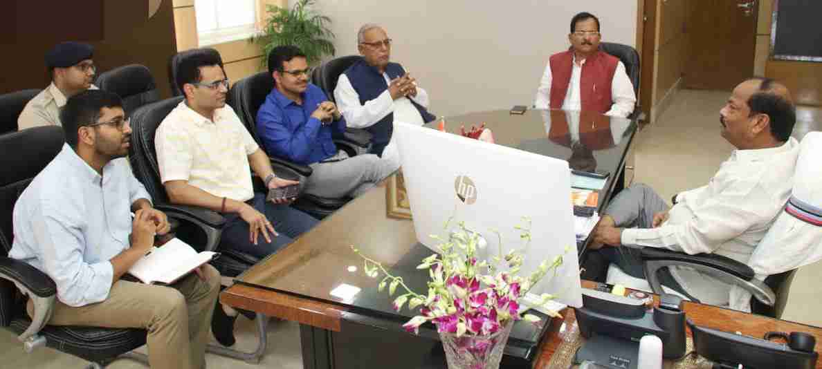 <p>Union Minister of State, AYUSH (Independent Charge) Shripad Yaso Naik met Chief Minister Raghubar Das today in Ranchi. During the meeting, detailed discussions were made about preparations…