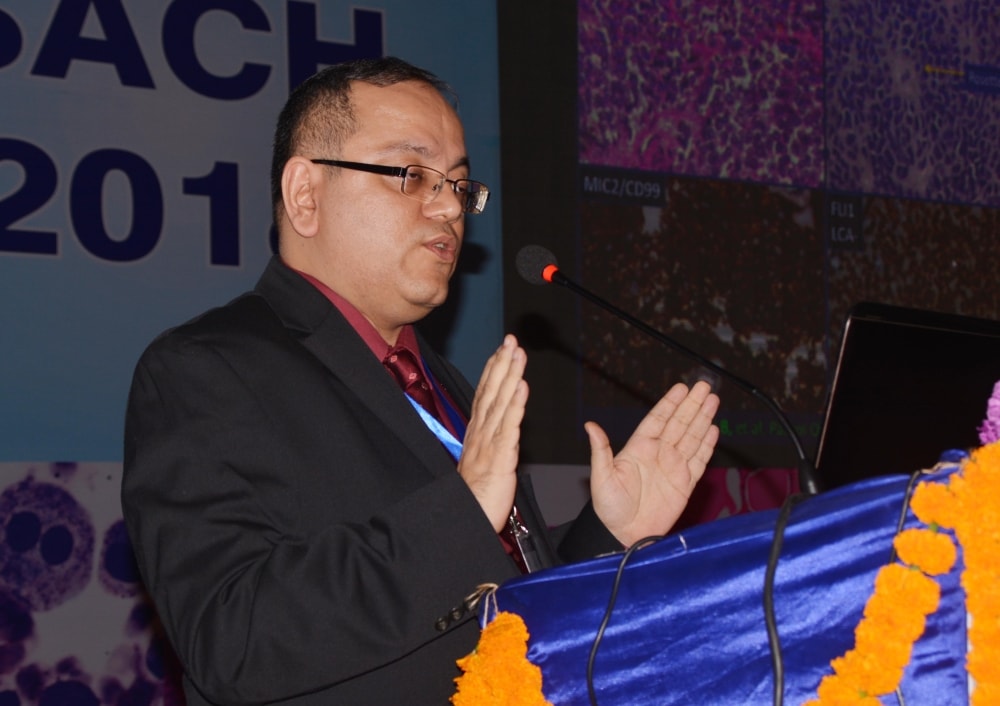 <p>Dr. Bharat Rekhi (TMH) Mumbai addresses at the 6th Annual Conference of South Asian Academy of Cytopathology and Histopathology at RIMS Auditorium in Ranchi on Saturday.</p>
