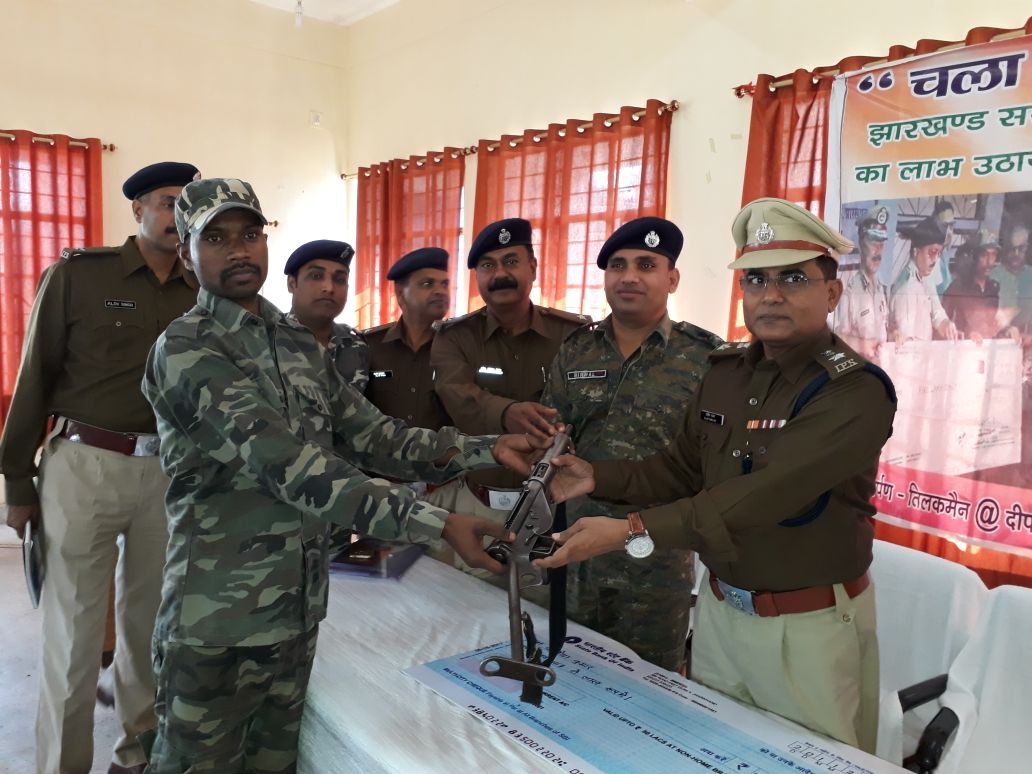 <p>In a major breakthrough for the Simdega police, most wanted PLFI area commander Aakash Singh has surrendered to the authorities.There has been a Rs 2 lakh award on his head.He is…