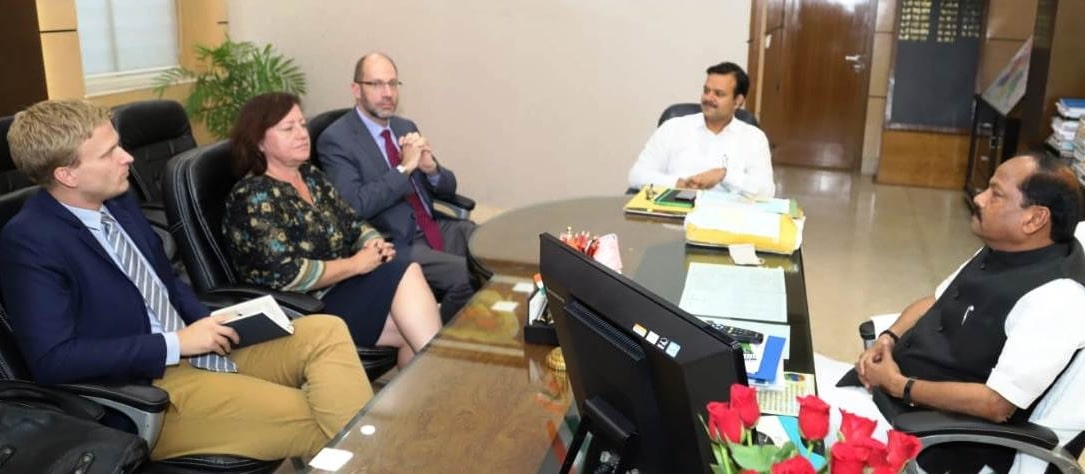 <p>मुख्यमंत्री रघुवर दास से आज दिनांक 24/10/2018 को झारखंड मंत्रालय में Dr. (Ms.) Barbel Kofler, German Federal Commissioner for Human Rights and Humanitanan Aid of India ने मुलाकात…