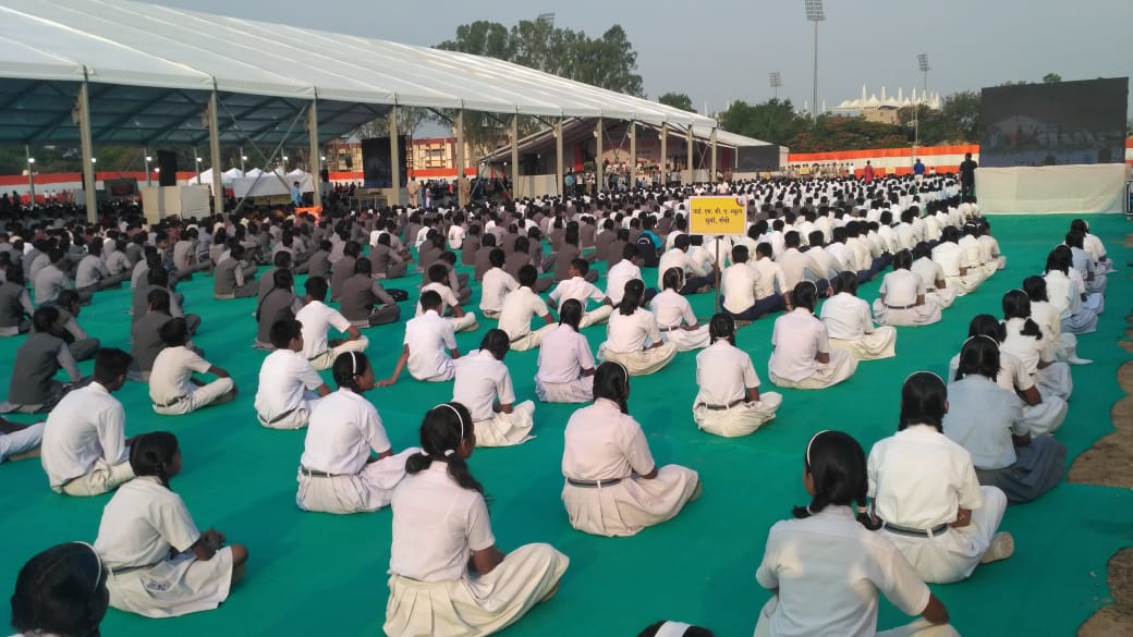 <p>School children performing Yoga on International Yoga Day in Ranchi on Thursday, June 21, 2018</p>
