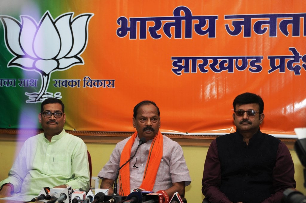 <p>Jharkhand Chief Minister Raghubar Das addresses a press conference at Party office in Ranchi on Friday</p>
