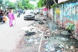 <p>A choked drain at Upper Bazar near Kotwali Police Station in Ranchi shows how Swacch Bharat Abhiyan of the PM Narendra Modi has gone for six in Jharkhand.</p>
