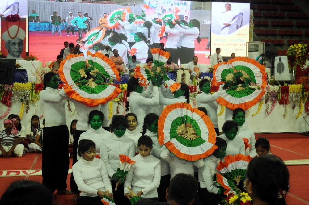 <p>School students performs during Teachers Day program in Ranchi on Tuesday.</p>
