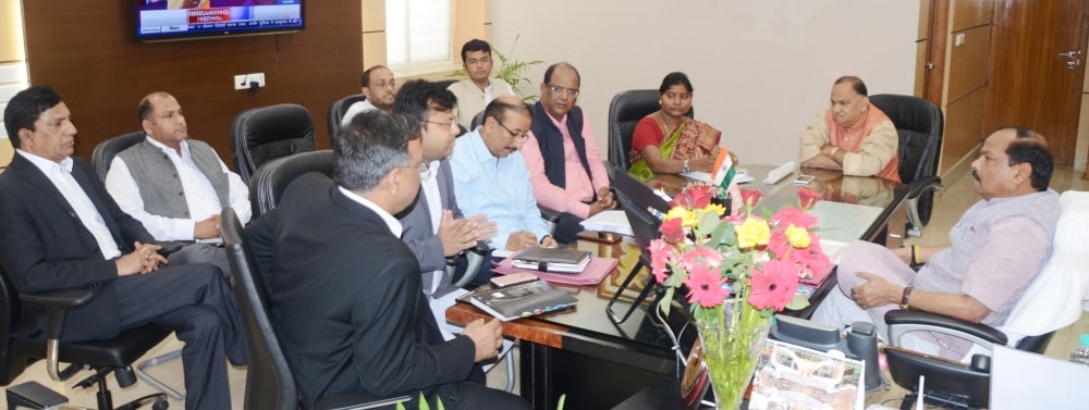<p>In a review meeting with senior officials on the issue of Swacch Bharat Abhiyan,Chief Minister Raghubar Das directed them to undertake cleanliness work during the night hours as…