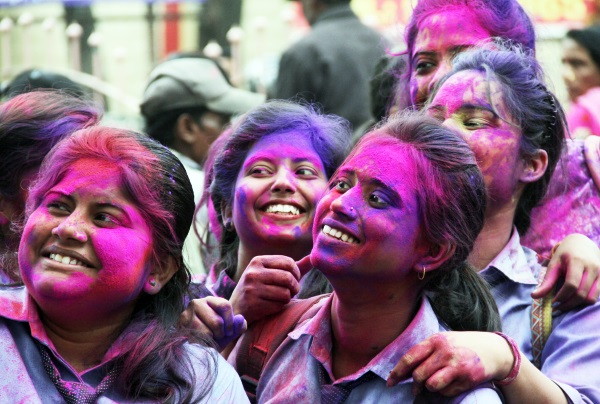 <p>Ahead of the festival of colour, students in Ranchi exchanged colours outside a school in Ranchi on Thursday.</p>
