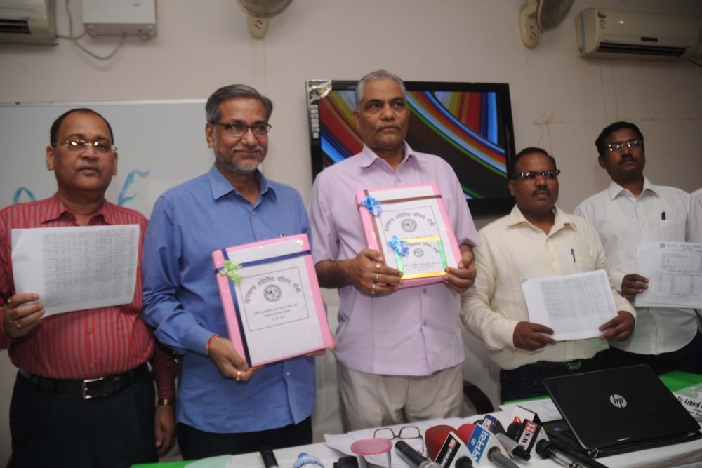 <p>Jharkhand Academic Council (JAC) chairman Arbind Kumar Singh along with JAC Secretary Rajnikant Verma, Examination Controller Dr, SK Singh and others releases Jharkhand Board 12th…