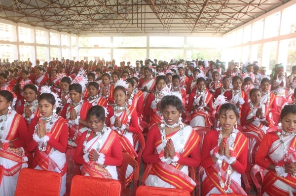 <p>Adivasi students performs cultural programme on the eve of the Sarhul festival, the festival of flowers among the tribals of eastern India in Ranchi on Wednesday.</p>
