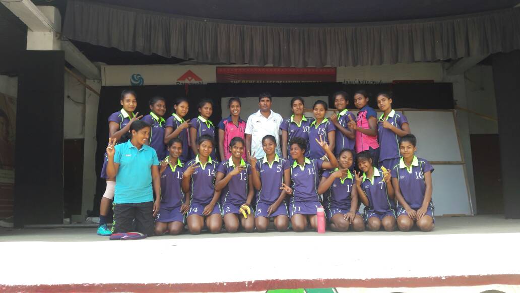 <p>In the 7th Hockey India Junior National Women Hockey Championship in Bhopal,the team of Hockey Jharkhand defeated Hockey Delhi Team and entered Quarter final.</p>
