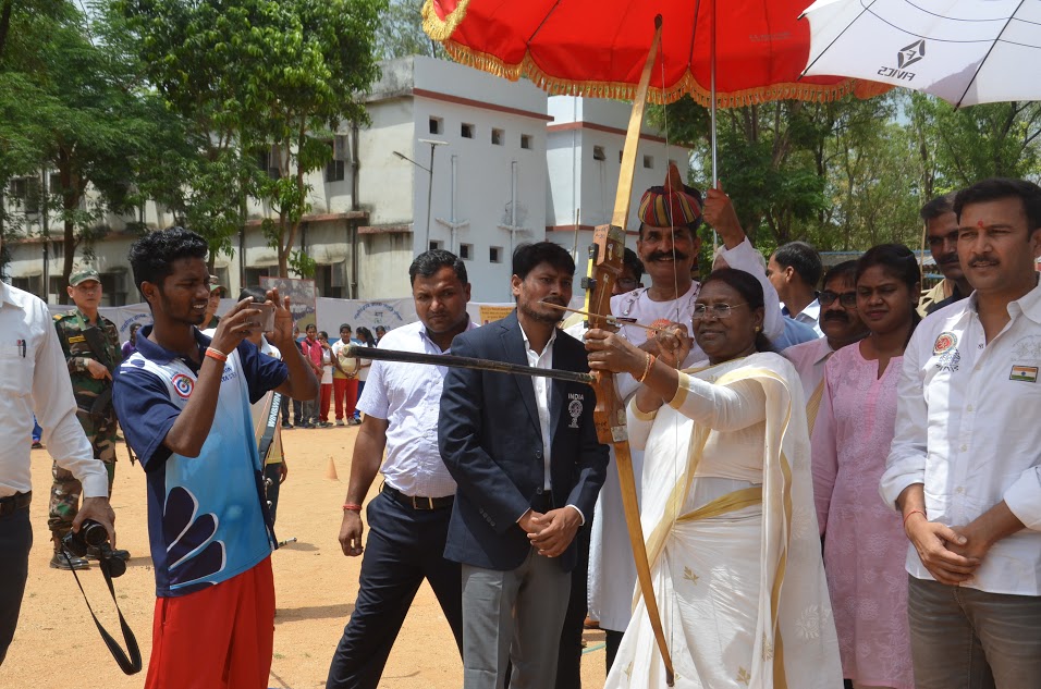 <p>At Birsa Munda Archery Academy,Silli in Ranchi district, archcers were in cheers today when Governor Draupadi Murmu arrived and played with them.</p>
