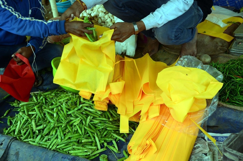<p>Following polythene bag ban being strictly enforced by the authorities, vegetable sellers in Ranchi seen giving vegetables in cotton bags on Friday</p>
