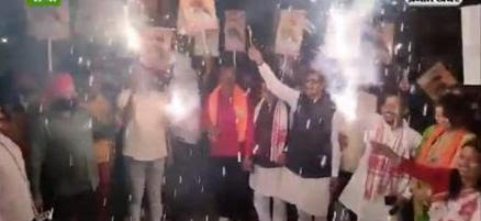 As scores of people greet PM Modi on his arrival in Ranchi, BJP workers celebrate Diwali again 