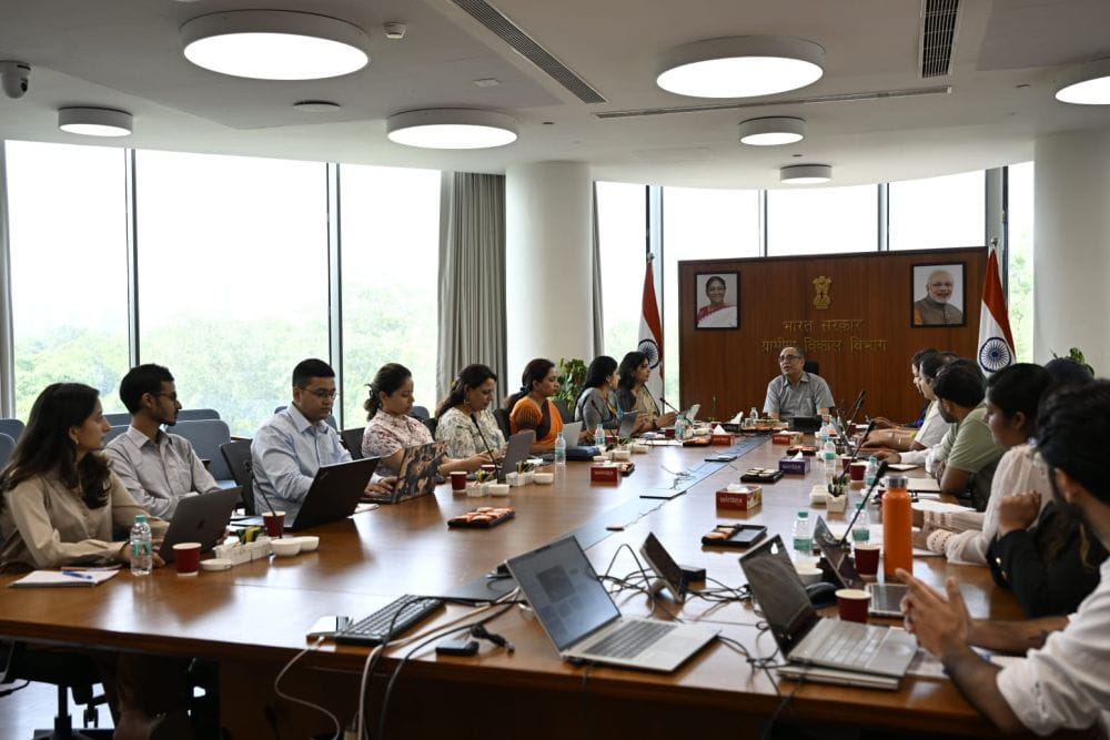 700-she-marts-1000-district-fulfilment-centres-to-be-set-up-to-ensure-6-crore-lakhpati-didi