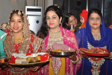 On Karwa Chauth,married women take selfie