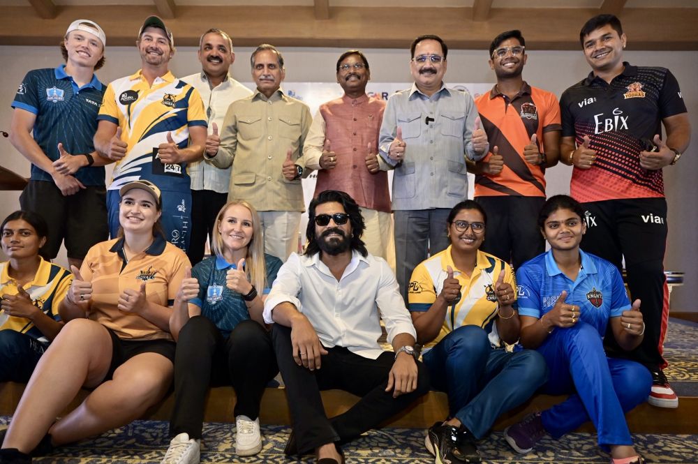 Ex-Jharkhand CM Arjun Munda stands with Actor Ram Charan who promotes archery