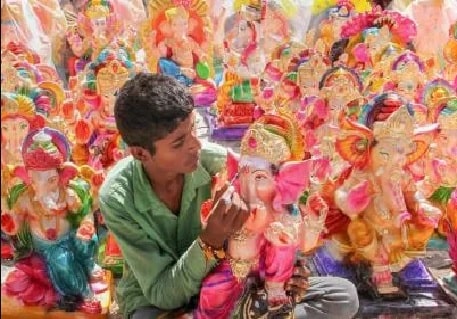 Rain dampen Diwali cheers for farmers, handicraft sellers