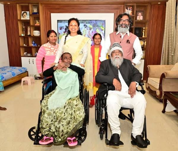 Jharkhand: Rupi Soren received Padma Bhushan awarded posthumously to her husband, Shibu Soren