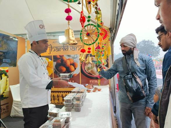 bharat-parv-at-red-fortjharkhands-stall-show-cases-roots-of-tribal-food-culture