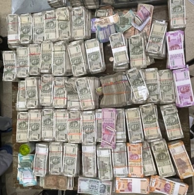 jharkhand-police-recover-rs-16-lakh-cash-from-a-car-coming-from-west-bengal