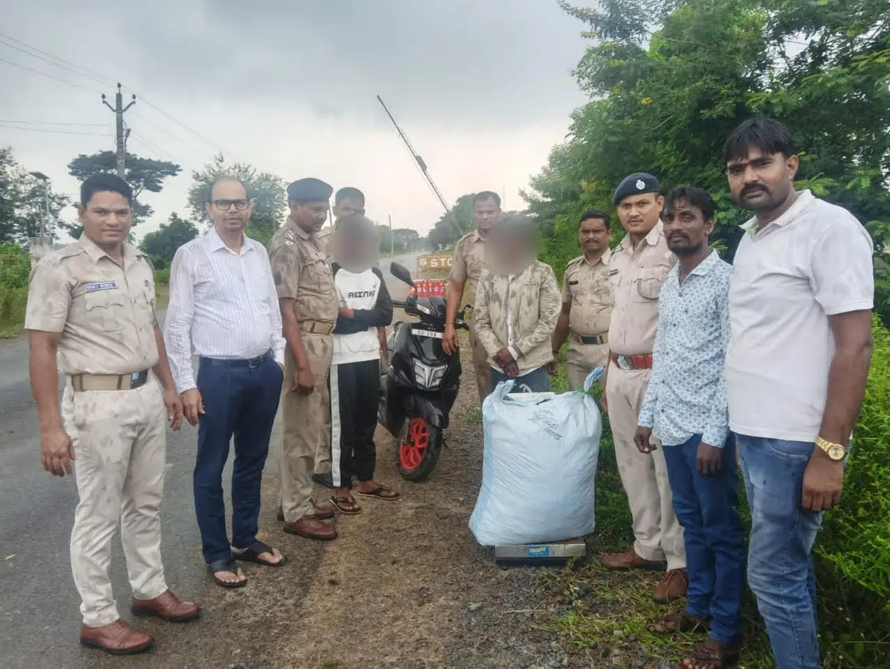 jharkhand-cops-arrest-two-brothers-seize-443-kg-of-ganja-worth-rs-220-crore-under-operation-prahar