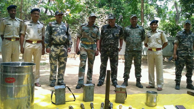 Cops recover 18 High Explosive Bombs in Lohardaga 