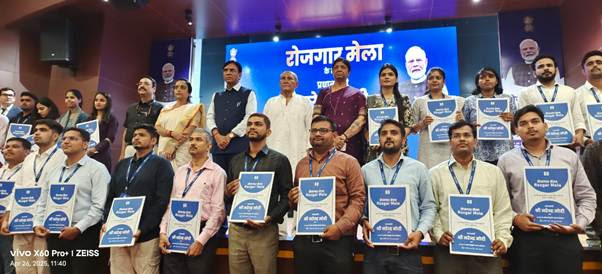 EPFO Hands Over Appointment Letters to 976 New Recruits in Rojgar Mela