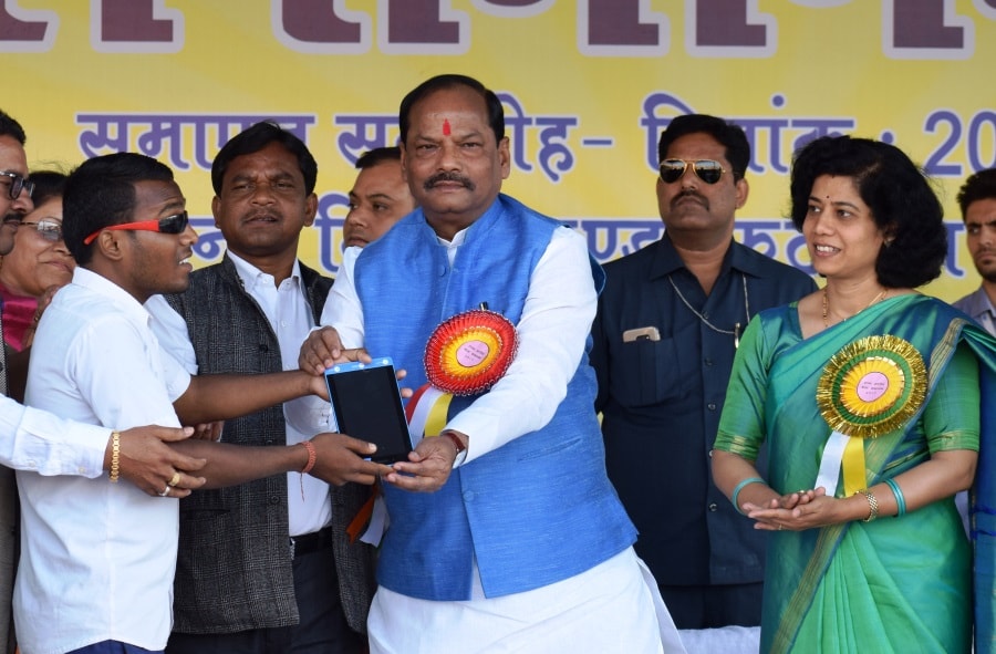 Bal Samagam ends:CM provides free Tabs to students in Jharkhand