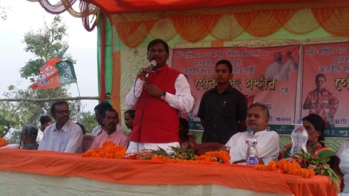 Arjun Munda launches BJPâ€™s election campaign in Purulia